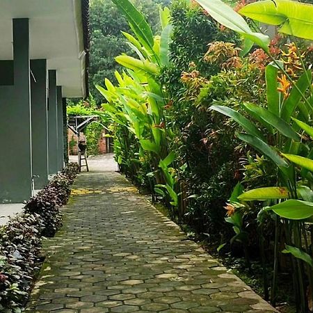 Oyo 2864 Mangsit Garden Homestay Exterior photo